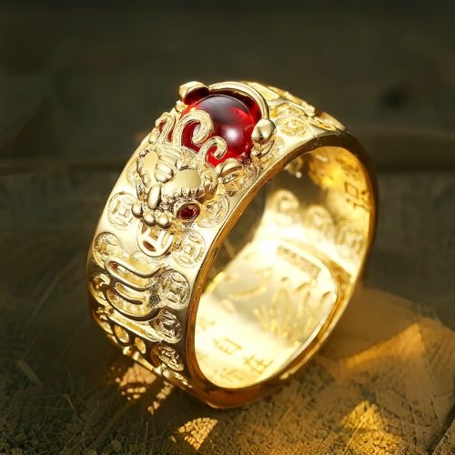 Anillo de Riqueza Feng Shui con Granate y Diseño de PiXiu