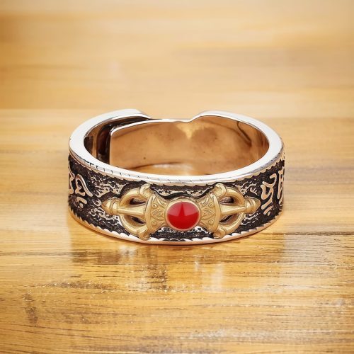 Tibethischer Ring mit rotem Achat und Dorje Vajra