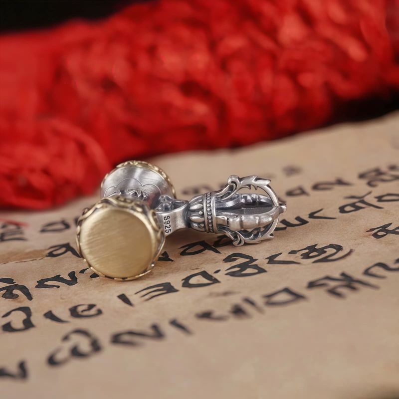 Tibetan 925 Silver Om Mani Padme Hum Dorje Pendant Tibetan 925 Silver Om Mani Padme Hum Dorje Pendant
