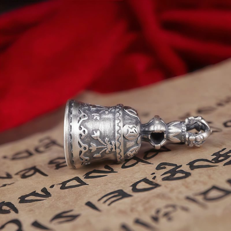 Tibetan 925 Silver Om Mani Padme Hum Dorje Pendant Tibetan 925 Silver Om Mani Padme Hum Dorje Pendant