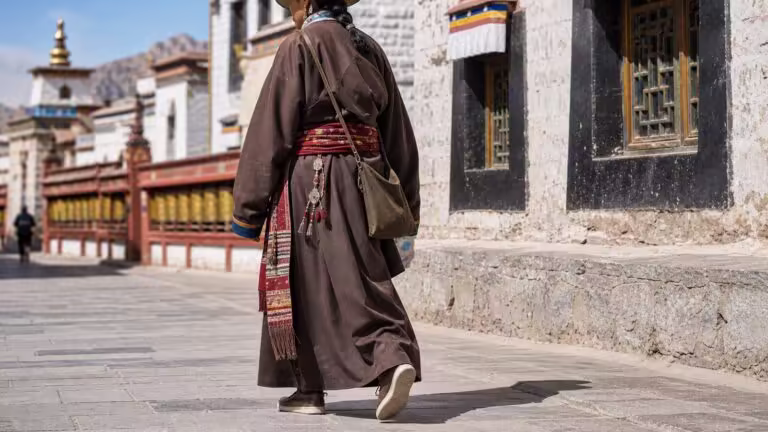 How Traditional Tibetan Clothing Works