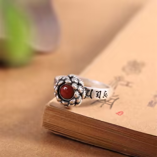 Tibeter Ring aus 925er Sterlingsilber mit rotem Achat und Lotusblüte