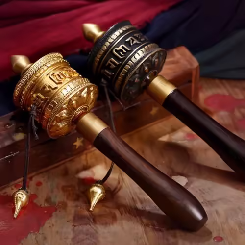Tibetische Kupfer-Gebetsmühle mit Sechs Silben Mantra Tibetische Kupfer-Gebetsmühle mit Sechs Silben Mantra