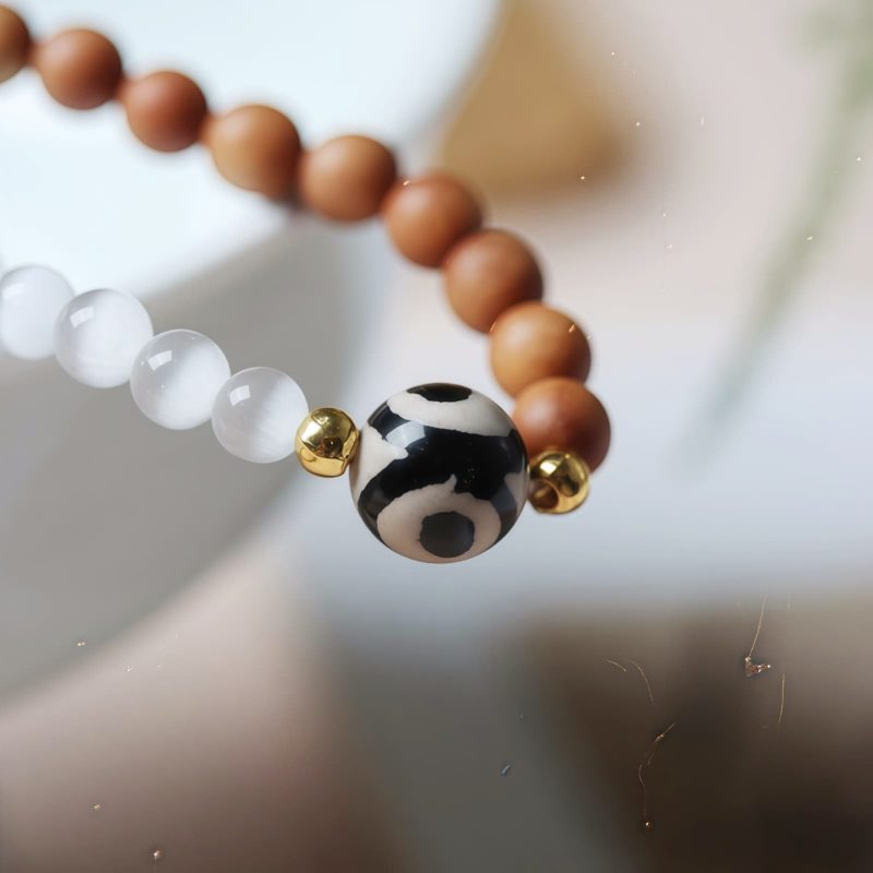 Sandalwood Cat's Eye Dzi Protection Bracelet Sandalwood Cat's Eye Dzi Protection Bracelet
