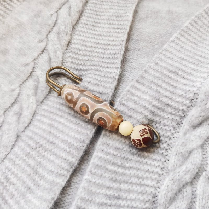 Tibetan Nine-Eye Dzi Bead Bodhi Seed Brooch Tibetan Nine-Eye Dzi Bead Bodhi Seed Brooch