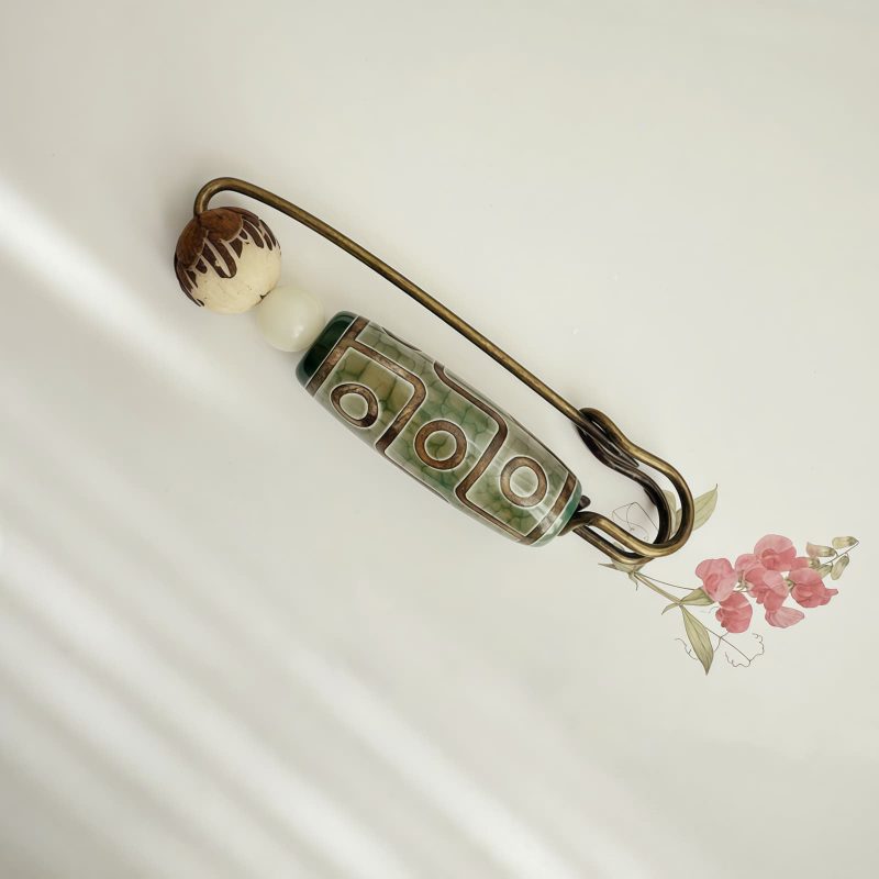 Tibetan Nine-Eye Dzi Bead Bodhi Seed Brooch Tibetan Nine-Eye Dzi Bead Bodhi Seed Brooch