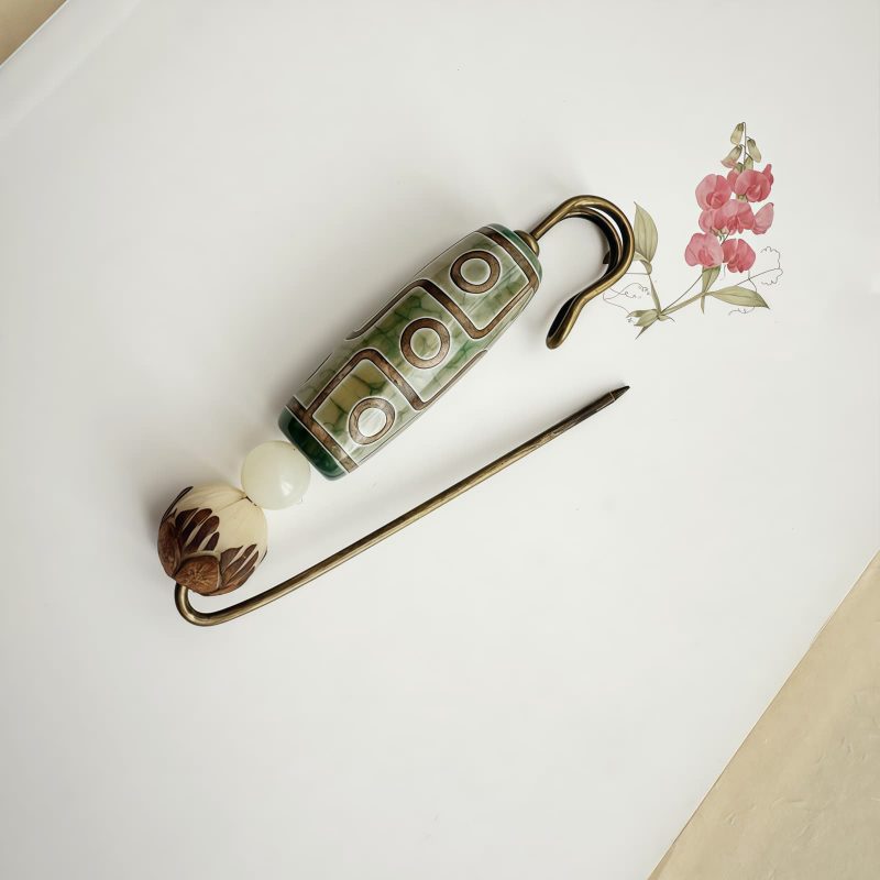 Tibetan Nine-Eye Dzi Bead Bodhi Seed Brooch Tibetan Nine-Eye Dzi Bead Bodhi Seed Brooch