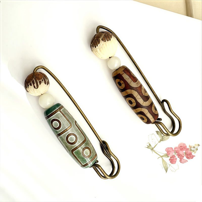 Tibetan Nine-Eye Dzi Bead Bodhi Seed Brooch Tibetan Nine-Eye Dzi Bead Bodhi Seed Brooch