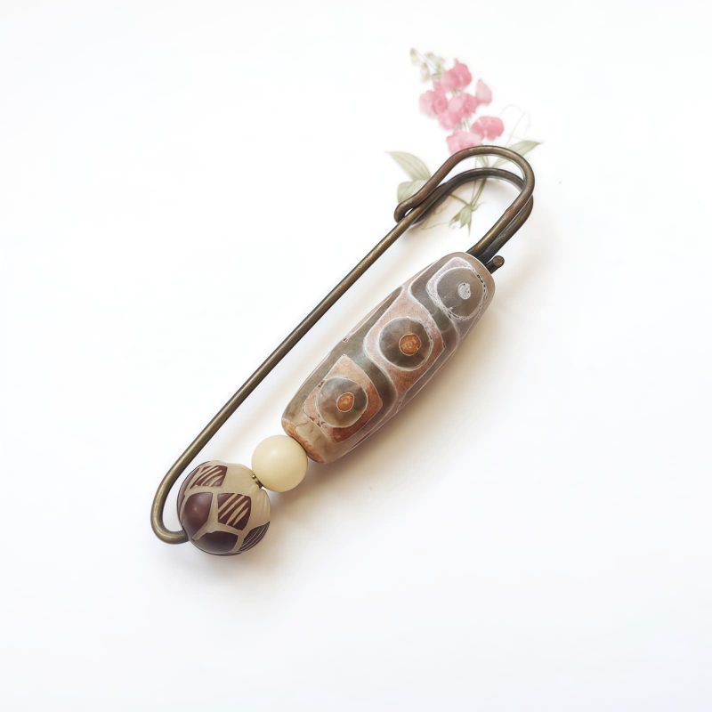 Tibetan Nine-Eye Dzi Bead Bodhi Seed Brooch Tibetan Nine-Eye Dzi Bead Bodhi Seed Brooch