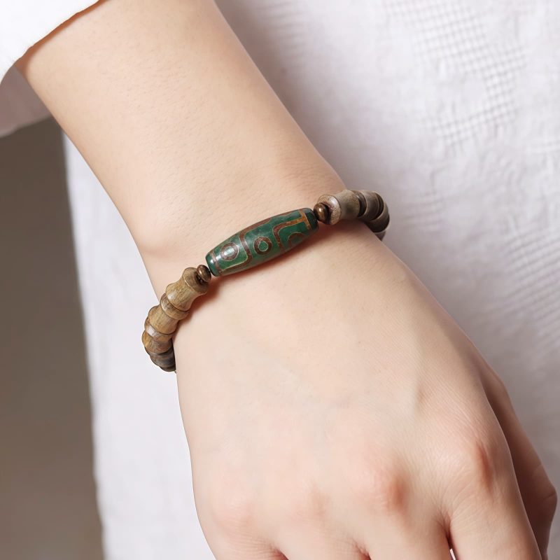 Tibetan Nine-Eye Dzi Bead Sandalwood Peace Bracelet Tibetan Nine-Eye Dzi Bead Sandalwood Peace Bracelet