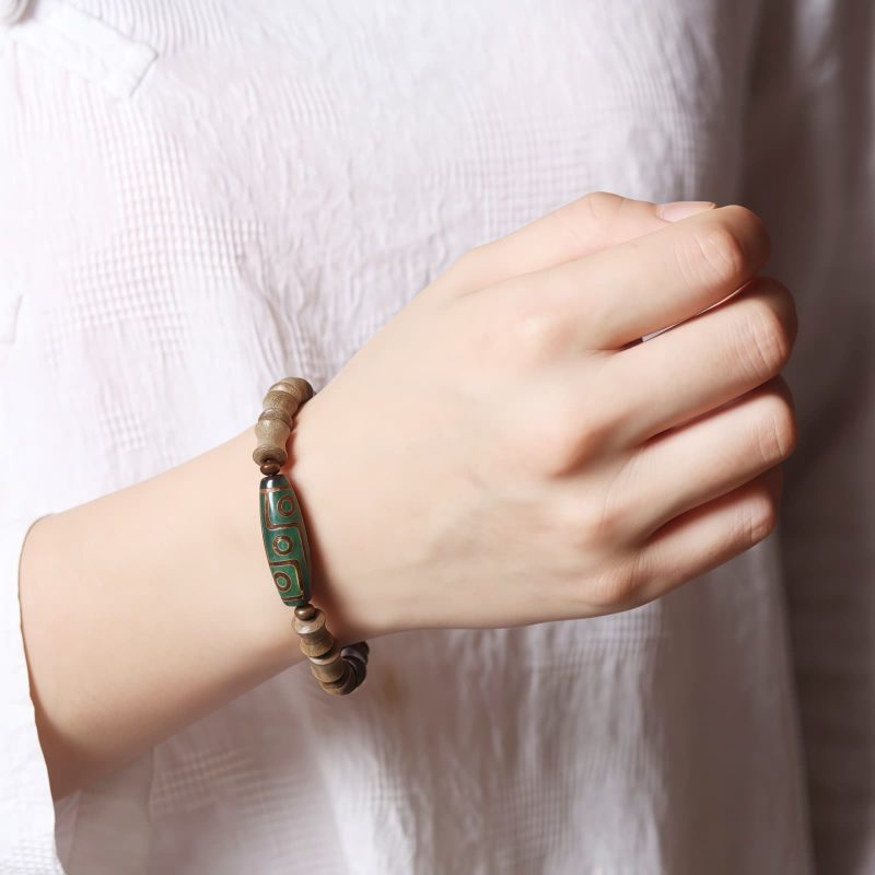 Tibetan Nine-Eye Dzi Bead Sandalwood Peace Bracelet Tibetan Nine-Eye Dzi Bead Sandalwood Peace Bracelet
