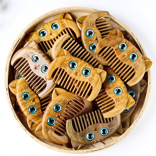Green Sandalwood Cat Pattern Comb