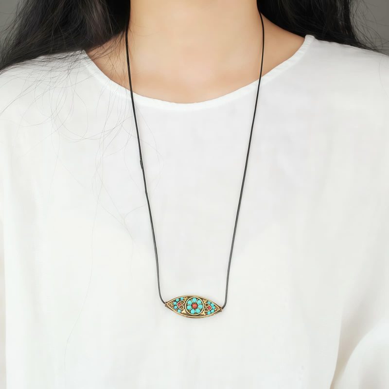 Collar de Protección con Turquesa del Tíbet en Talla Marquesa Tibet Turquoise Marquise Protection Necklace