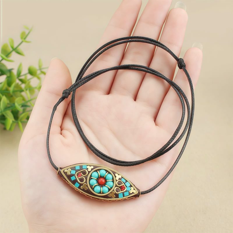 Collar de Protección con Turquesa del Tíbet en Talla Marquesa Tibet Turquoise Marquise Protection Necklace