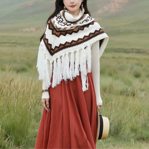 Tibetanischer Dreiecksschal mit Streifenmuster und Quasten Tibetanischer Dreiecksschal mit Streifenmuster und Quasten