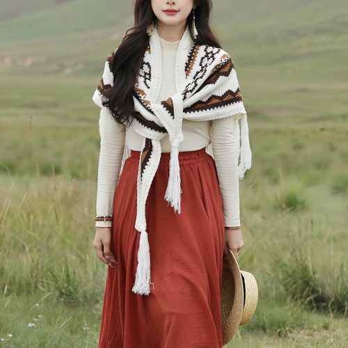 Tibetanischer Dreiecksschal mit Streifenmuster und Quasten Tibetanischer Dreiecksschal mit Streifenmuster und Quasten