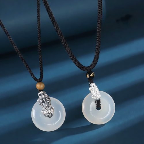 Collar Pi Xiu de Ágata Blanca: Sinergia de Plata de Ley y Sándalo