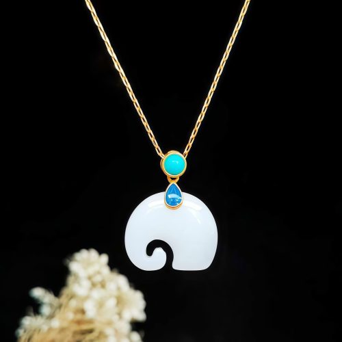 Collar con Elefante de Jade Blanco: Amuleto de Suerte y Sabiduría