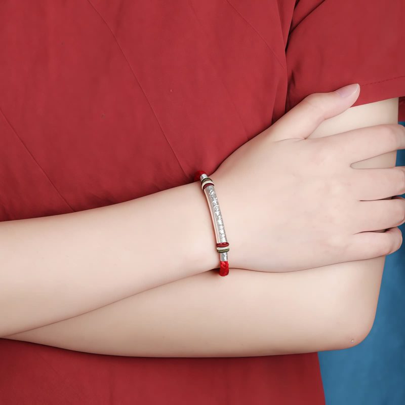 Pulsera de Plata de Ley 999 Om Mani Padme Hum para la Fortaleza 999 Sterling Silver Om Mani Padme Hum Strength Bracelet