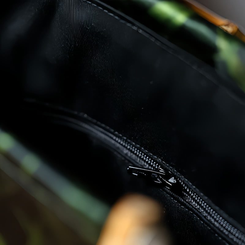 Bolso con Asas de Bambú y Diseño de Carpas Koi Mariposa Butterfly Koi Fish Bamboo Handle Handbag