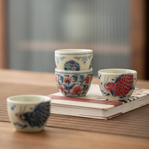縁起を運ぶ中国磁器の茶杯｜錦鯉と吉祥文様の美