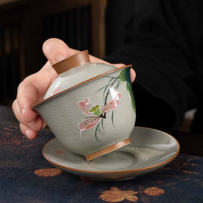 Chinese Ceramic Gaiwan Koi Fish Teacup Set with Saucer and Lid Chinese Ceramic Gaiwan Koi Fish Teacup Set with Saucer and Lid
