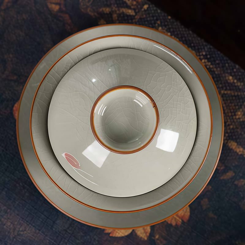Chinese Ceramic Gaiwan Koi Fish Teacup Set with Saucer and Lid Chinese Ceramic Gaiwan Koi Fish Teacup Set with Saucer and Lid
