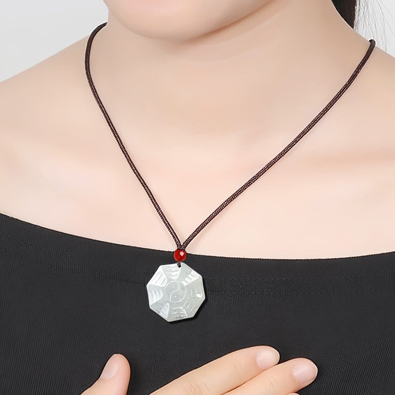 Collar con Colgante Bagua Yin Yang en Jade Natural Natural Jade Bagua Yin Yang Pendant Necklace