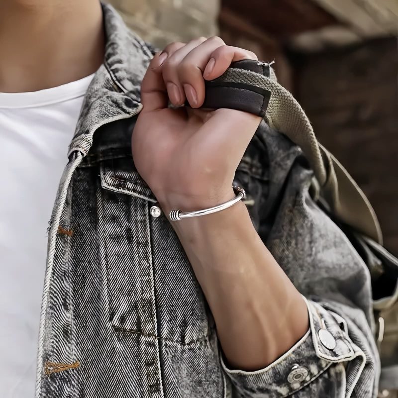 「オム・マニ・パドメ・フム」平和のバングル(白銅・ゴールドコーティング) Om Mani Padme Hum Peace Cuff Bracelet in White Copper