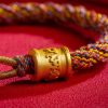Pulsera Tibetana de los Cinco Colores con Mantra Om Mani Padme Hum y Dije Ruyi Tibetan Multicolored Om Mani Padme Hum Ruyi Charm Bracelet