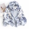 Chale Tibetano con Estampado de Rosas: Calidez y Tradición Tibetan Rose Print Warm Cozy Shawl