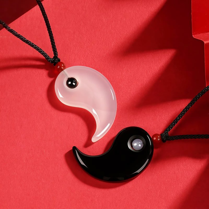 Yin Yang Black Onyx White Agate Pendant Necklace Yin Yang Black Onyx White Agate Pendant Necklace
