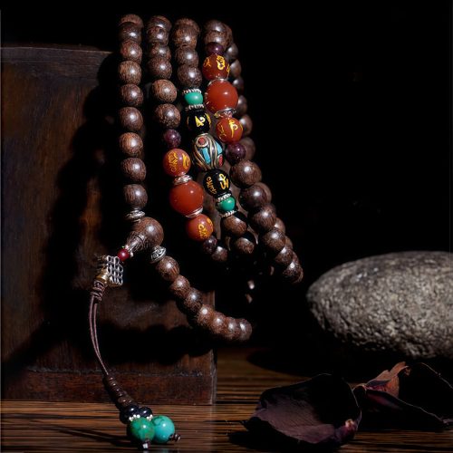 Pulseira de Empoderamento em Agarwood e Ágata Vermelha Pulseira de Empoderamento em Agarwood e Ágata Vermelha