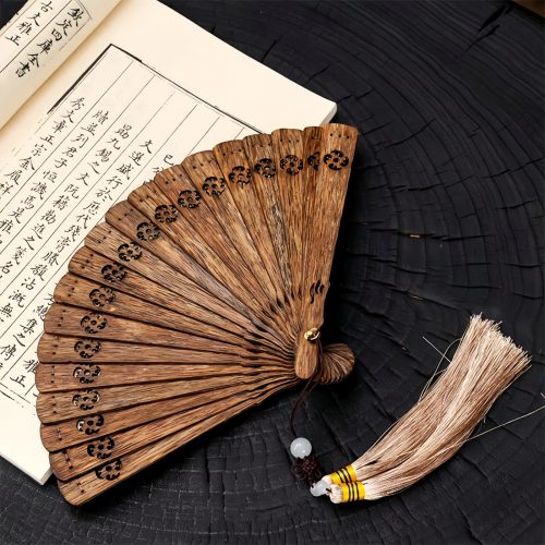 Abanico Plegable de Madera de Agar de Nha Trang Abanico Plegable de Madera de Agar de Nha Trang