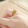 Anillo de Prosperidad en Jade Hetian y Plata 925 con Flor Dorada Hetian Jade Prosperity Ring in 925 Silver with Gold Flower