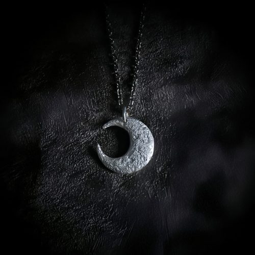 Colgante de Luna en Plata Pura 999 con Símbolo de Equilibrio