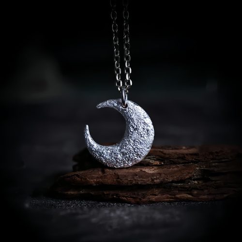 Colgante de Luna en Plata Pura 999 con Símbolo de Equilibrio