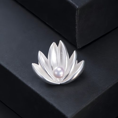 蓮の花と真珠のS925シルバーブローチ 蓮の花と真珠のS925シルバーブローチ