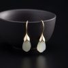 Pendientes de Jade Hetian y Plata: Elegancia en Flor de Magnolia Hetian Jade Magnolia Drop Earrings