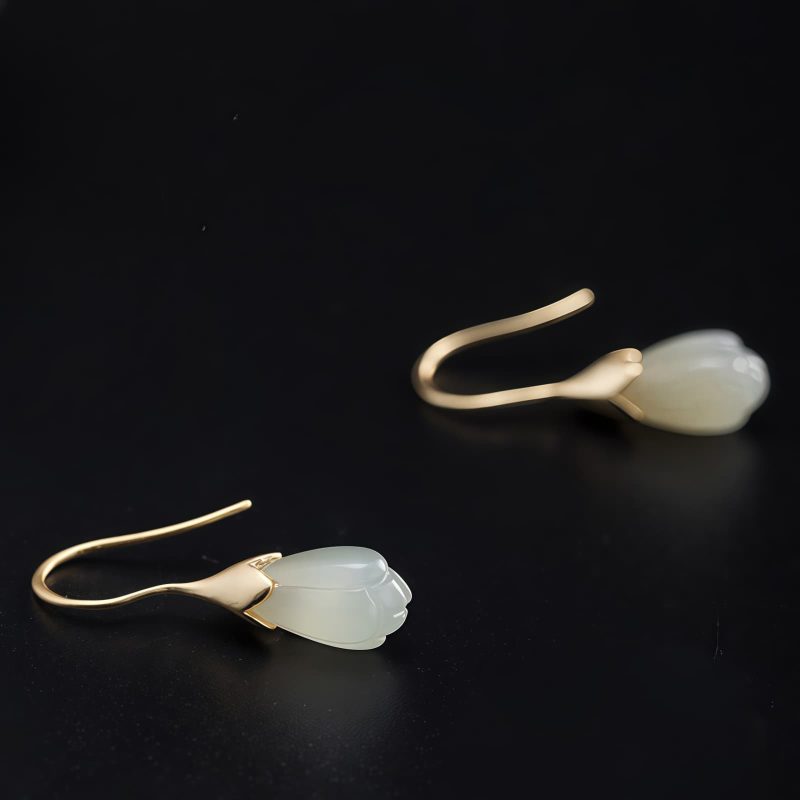 Pendientes de Jade Hetian y Plata: Elegancia en Flor de Magnolia Hetian Jade Magnolia Drop Earrings