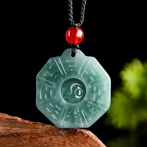 Collar con Colgante de Jade Natural: Equilibrio Yin Yang y Bagua