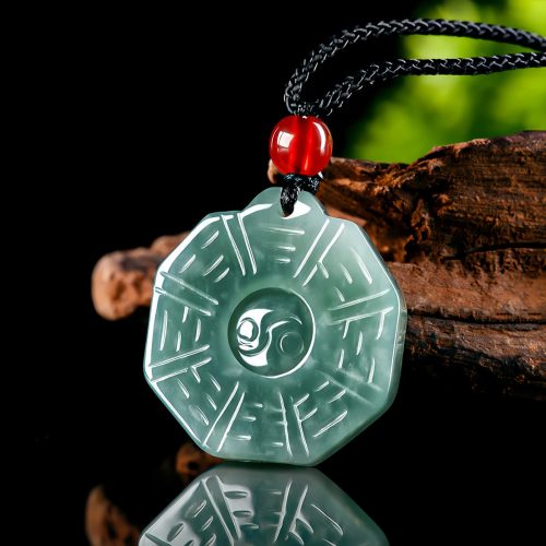 Collar con Colgante de Jade Natural: Equilibrio Yin Yang y Bagua