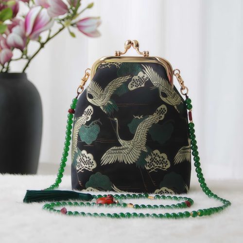 Retro-Tasche mit chinesischer Stickerei und Perlenkette Retro-Tasche mit chinesischer Stickerei und Perlenkette