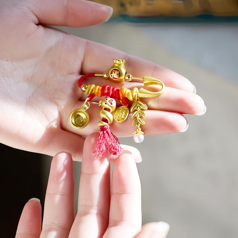 Brosche „Jahr der Schlange“ aus Kupfer mit Glücksbeutel Copper Year of the Snake Brooch with Lucky Fortune Bag