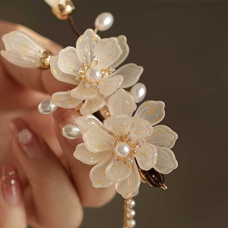 Alloy Magnolia Tassel Hair Clip Alloy Magnolia Tassel Hair Clip