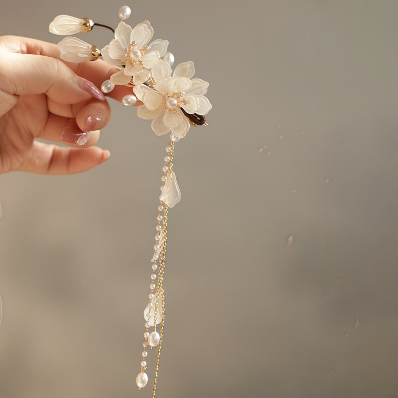 Alloy Magnolia Tassel Hair Clip Alloy Magnolia Tassel Hair Clip