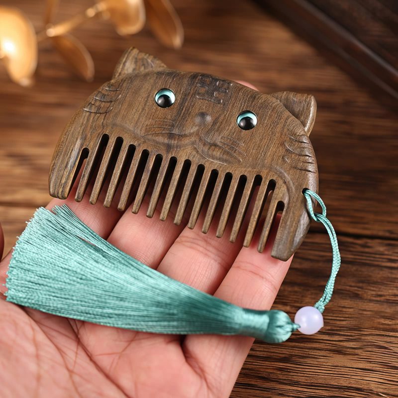 Chinese Zodiac Green Sandalwood Portable Comb Chinese Zodiac Green Sandalwood Portable Comb