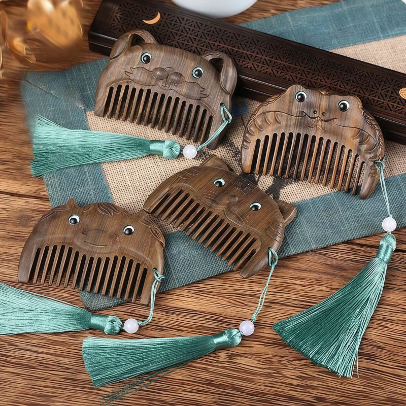 Chinese Zodiac Green Sandalwood Portable Comb Chinese Zodiac Green Sandalwood Portable Comb