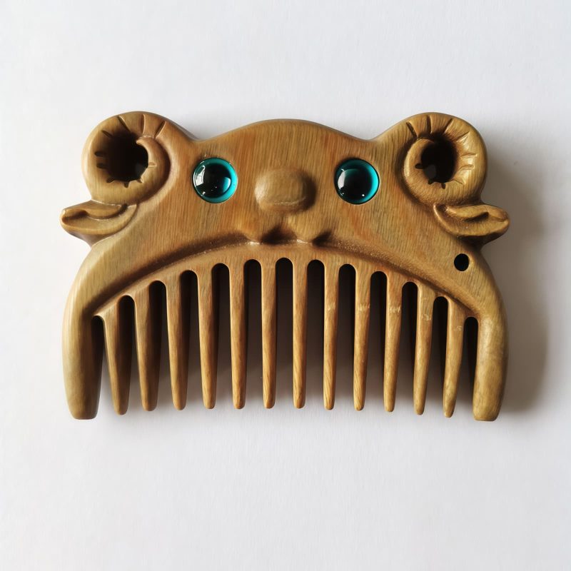 Chinese Zodiac Green Sandalwood Portable Comb Chinese Zodiac Green Sandalwood Portable Comb