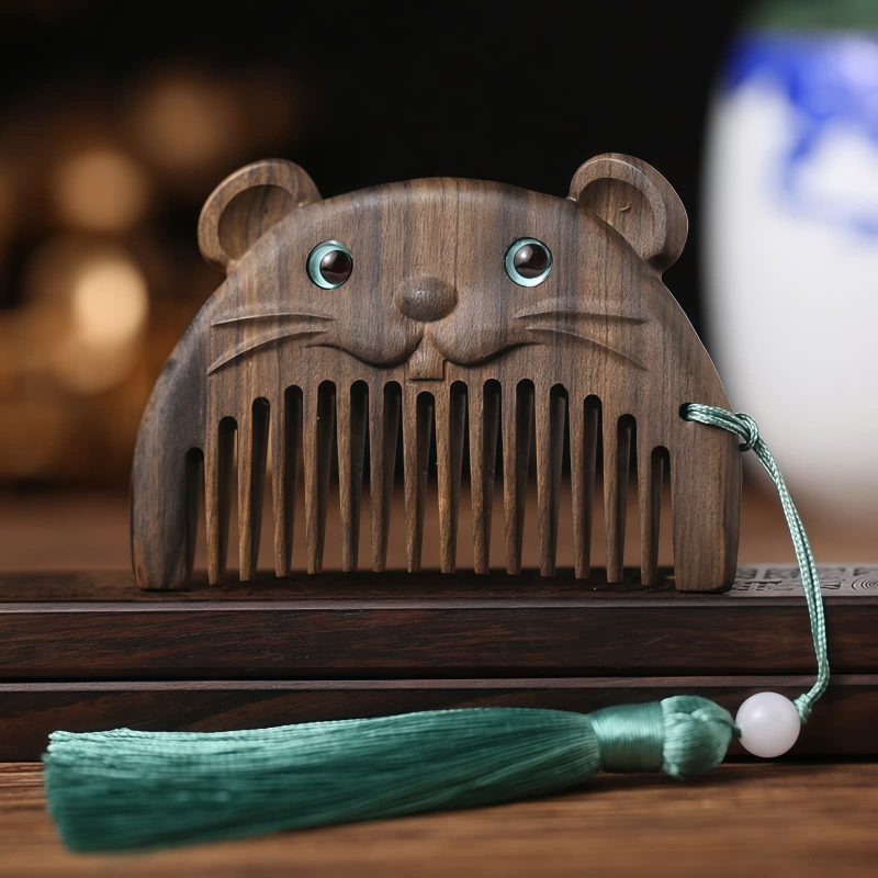 Chinese Zodiac Green Sandalwood Portable Comb Chinese Zodiac Green Sandalwood Portable Comb